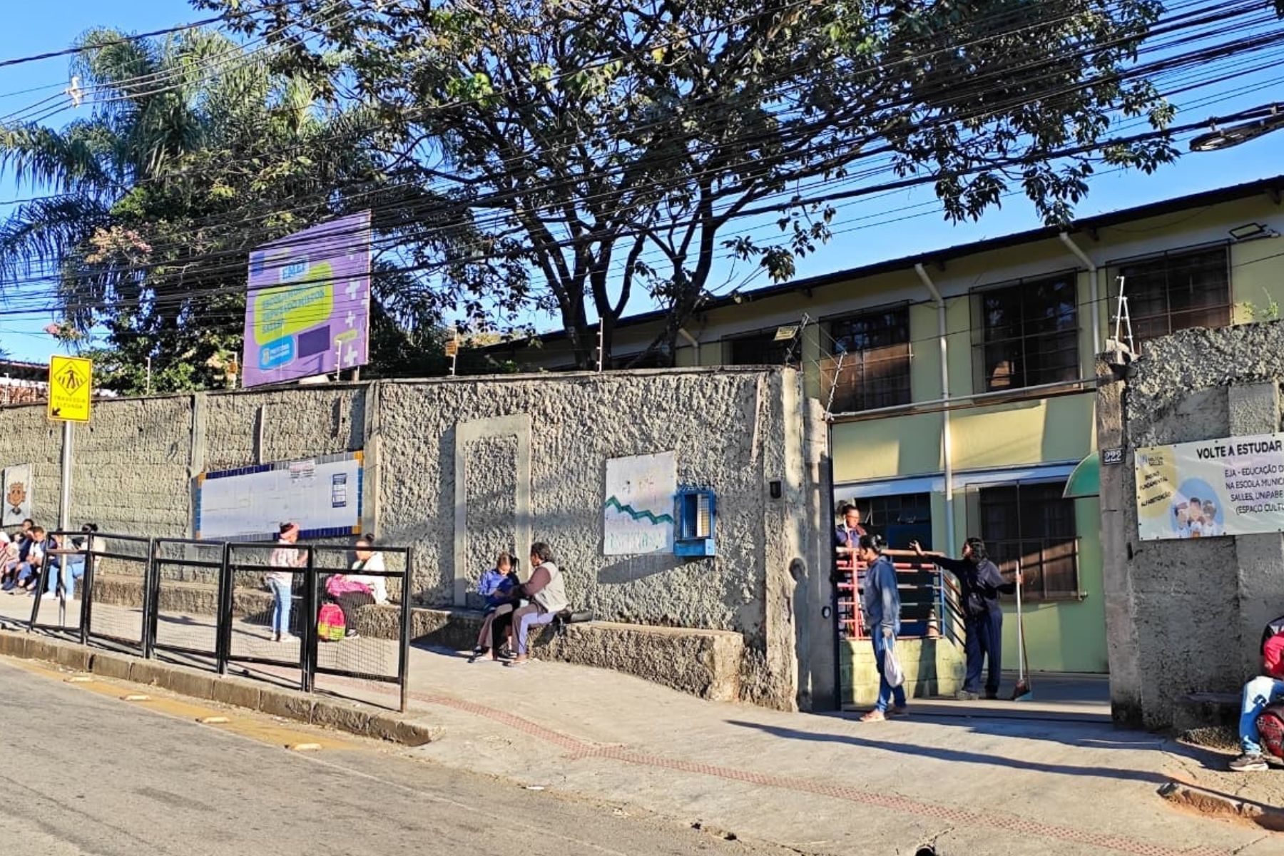 Após feriado de Tiradentes, alunos voltam às aulas em BH sob ameaça de greve