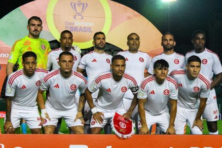 Time do Inter antes do duelo com o Athletic pela Copa do Brasil