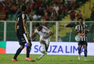 Inter bate Athletic-MG de virada e conquista vantagem na Copa do Brasil