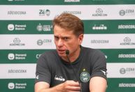 Fernando Seabra elogia postura do Coritiba diante do Santos pela Copa do Brasil