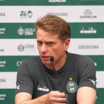 Fernando Seabra elogia postura do Coritiba diante do Santos pela Copa do Brasil