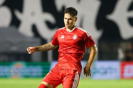 Villagra em ação pelo Inter