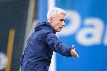 Luís Castro em treino do Grêmio no CT Luiz Carvalho, em Porto Alegre