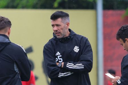 Pezzolano treina o Inter antes de enfrentar o Botafogo