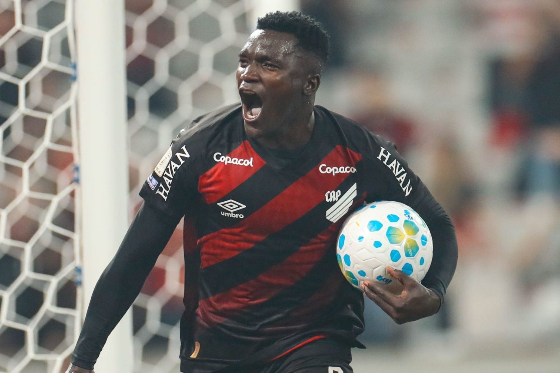 Viveros comenta fase no Athletico-PR e é direto sobre ausência na Colômbia na Copa