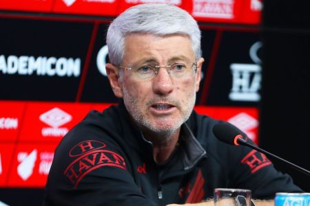 Odair Hellmann em entrevista coletiva após Athletico-PR 3 x 1 Vitória