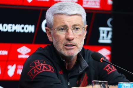 Odair Hellmann em entrevista coletiva após Athletico-PR 3 x 1 Vitória