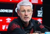 Athletico-PR pausa busca por reforços e 'trava' renovação com Odair; entenda