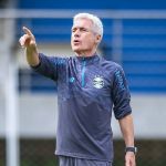 Luís Castro deve promover mudanças no Grêmio contra Palestino-CHI e Athletico-PR