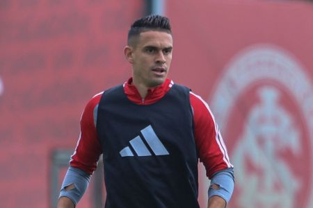 Rafael Borré em treino do Inter no CT Parque Gigante, em Porto Alegre
