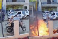 Vídeo: mãe é intubada após o filho atear fogo em moto durante abordagem da PM no ES