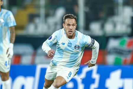Arthur entrou no segundo tempo do empate do Grêmio com o Palestino