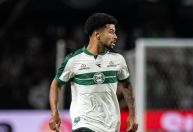 Coritiba tem pendurados contra Botafogo que podem ser baixas diante do Atlético