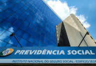 INSS paga parcelas de seus benefícios durante o mês de agosto; veja calendário completo