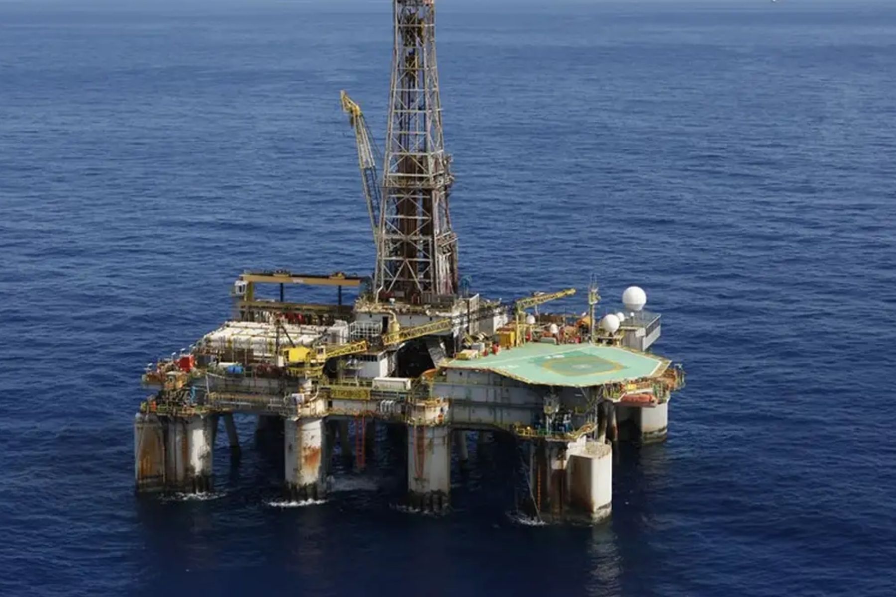 Petroleiras lucram US$ 3 mil por segundo em 2026 durante crise no Oriente Médio