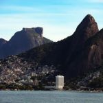 Tiroteio em operação policial deixa turistas presos no Vidigal, no RJ