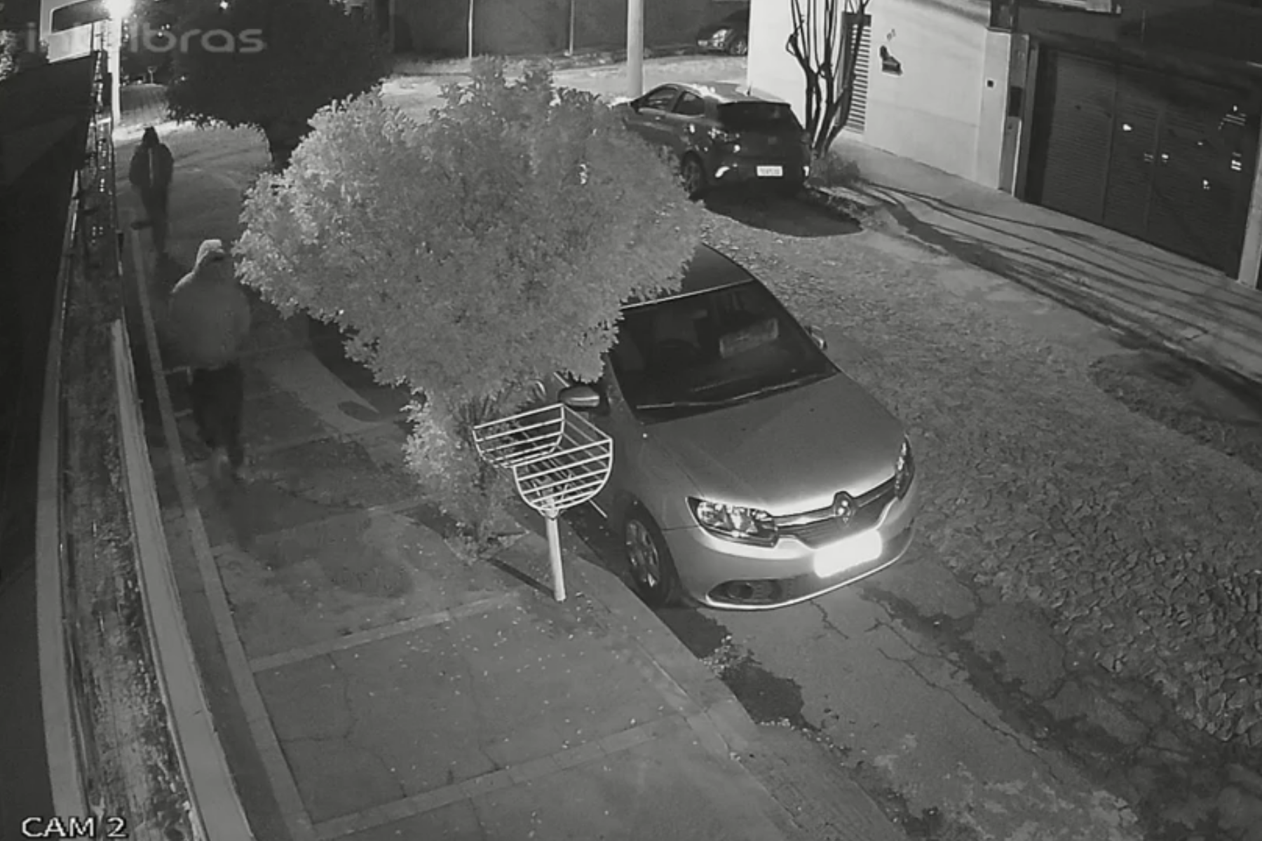 Imagens mostram suspeitos antes de ataque a bar na Avenida Guarapari, em BH