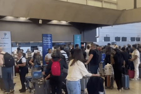 Guichês de Confins apresentam congestionamento após pane elétrica em SP