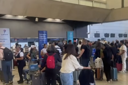 Guichês de Confins apresentam congestionamento após pane elétrica em SP