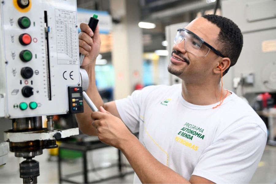 Programa da Petrobras abre 1,5 mil vagas gratuitas em seis estados