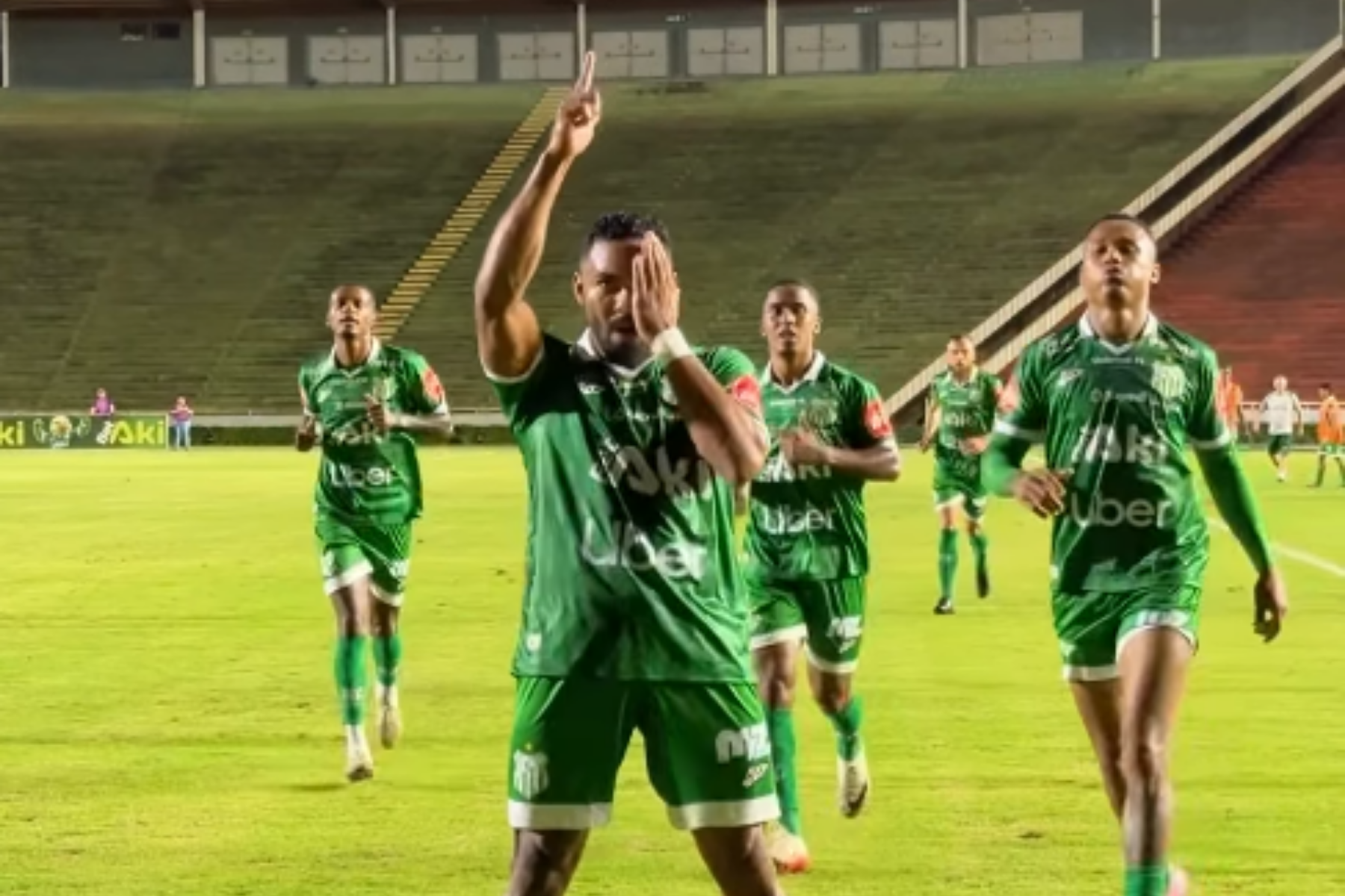Uberlândia perde dois pênaltis, mas vence CRAC pela Série D
