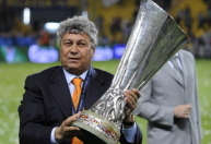 Treinador histórico de clube europeu sofre ataque cardíaco em hospital na Romênia