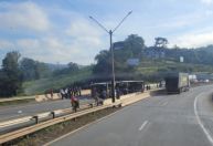 Acidente fecha a Fernão Dias e causa congestionamento na Grande BH