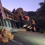 Carreta tomba na BR-381 e causa congestionamento na Grande BH