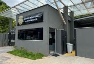 Dois homens são mortos a tiros em Contagem; carro incendiado pode ter sido usado no crime