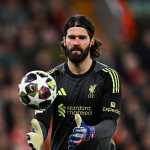 Técnico do Liverpool atualiza situação de goleiro da Seleção Brasileira