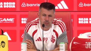 Pezzolano explica estratégia do Inter no empate com o Grêmio pelo Brasileiro