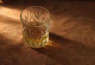 PC investiga contaminação por chumbinho em cachaça que idoso bebeu antes de morrer em MG