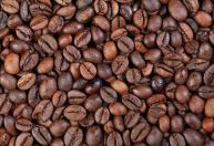 Exportação de café cai 8% em março com entressafra e guerra no Oriente Médio