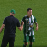 Chapecoense x Atlético: meio-campista sente dor e é substituído no primeiro tempo