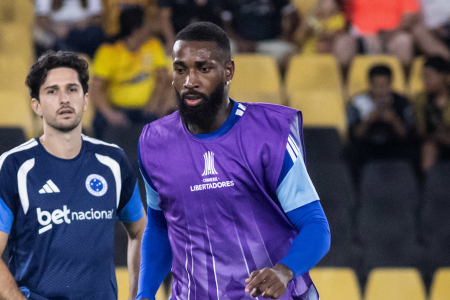 Aquecimento de Gerson antes de Barcelona x Cruzeiro pela Libertadores