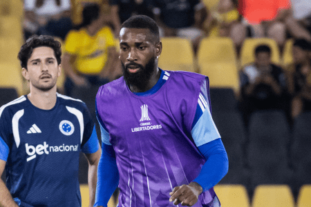 Aquecimento de Gerson antes de Barcelona x Cruzeiro pela Libertadores