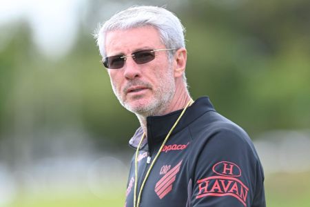 Odair Hellmann em treino no CAT Caju, em Curitiba