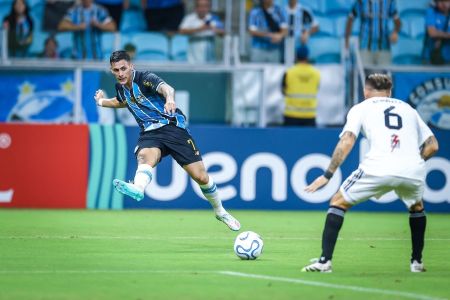 Grêmio jogou com o Deportivo Riestra na Arena, em Porto Alegre