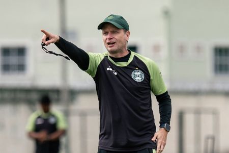 Fernando Seabra em treino do Coritiba no CT da Graciosa, em Curitiba