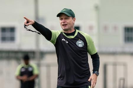 Fernando Seabra em treino do Coritiba no CT da Graciosa, em Curitiba