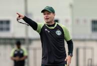 Com novidade e desfalque, Coritiba encara o RB Bragantino; veja opções de Seabra