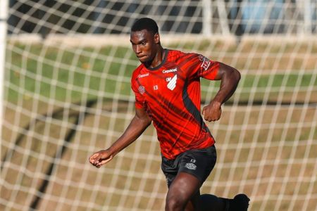 Carlos Terán durante treino do Athletico-PR no CAT Caju, em Curitiba