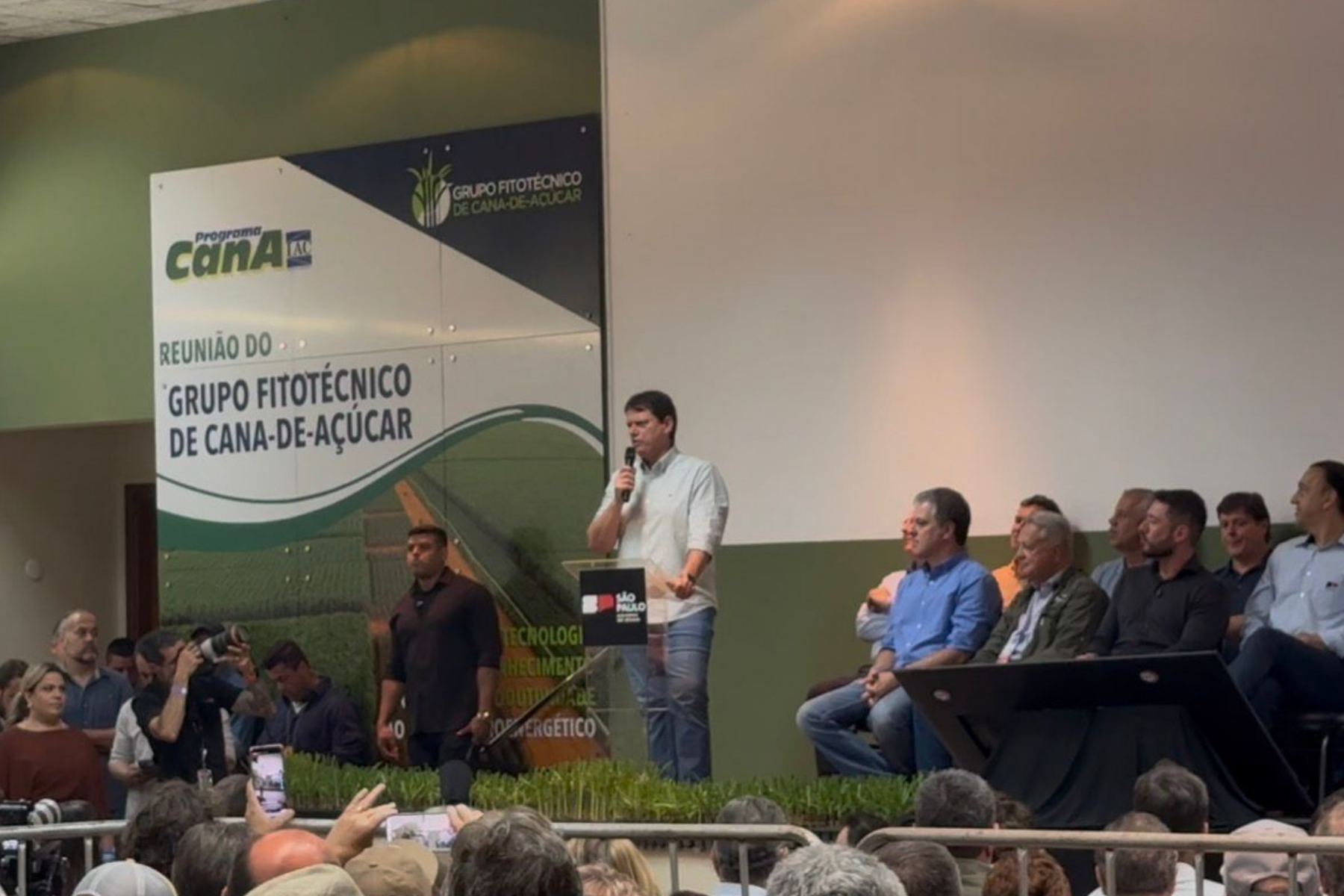 Governo de SP anuncia R$ 455 milhões em pacote ao agro durante o Agrishow