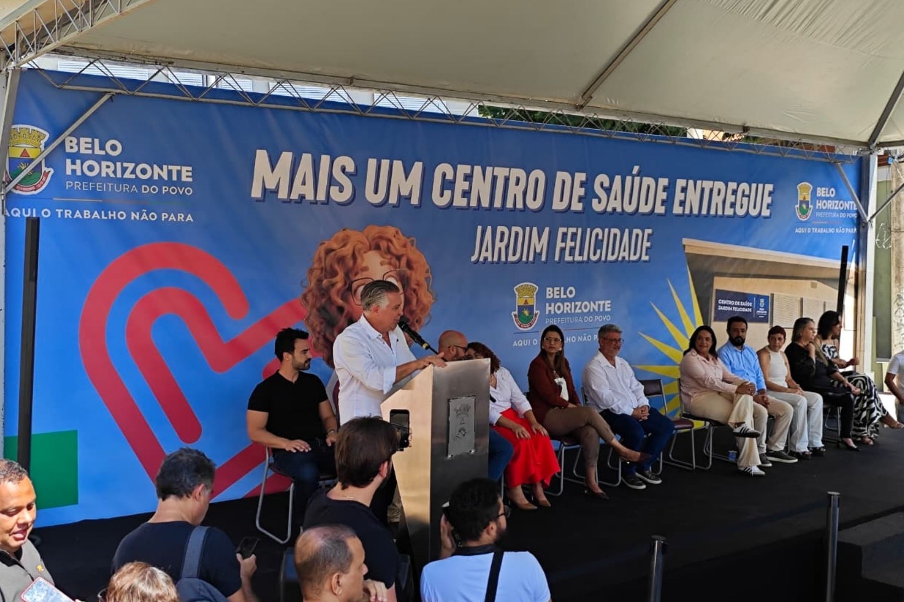 Prefeito diz que não vai voltar atrás nas demissões do SAMU em BH