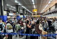 Após 5h da reabertura, aeroportos registram longas filas em São Paulo
