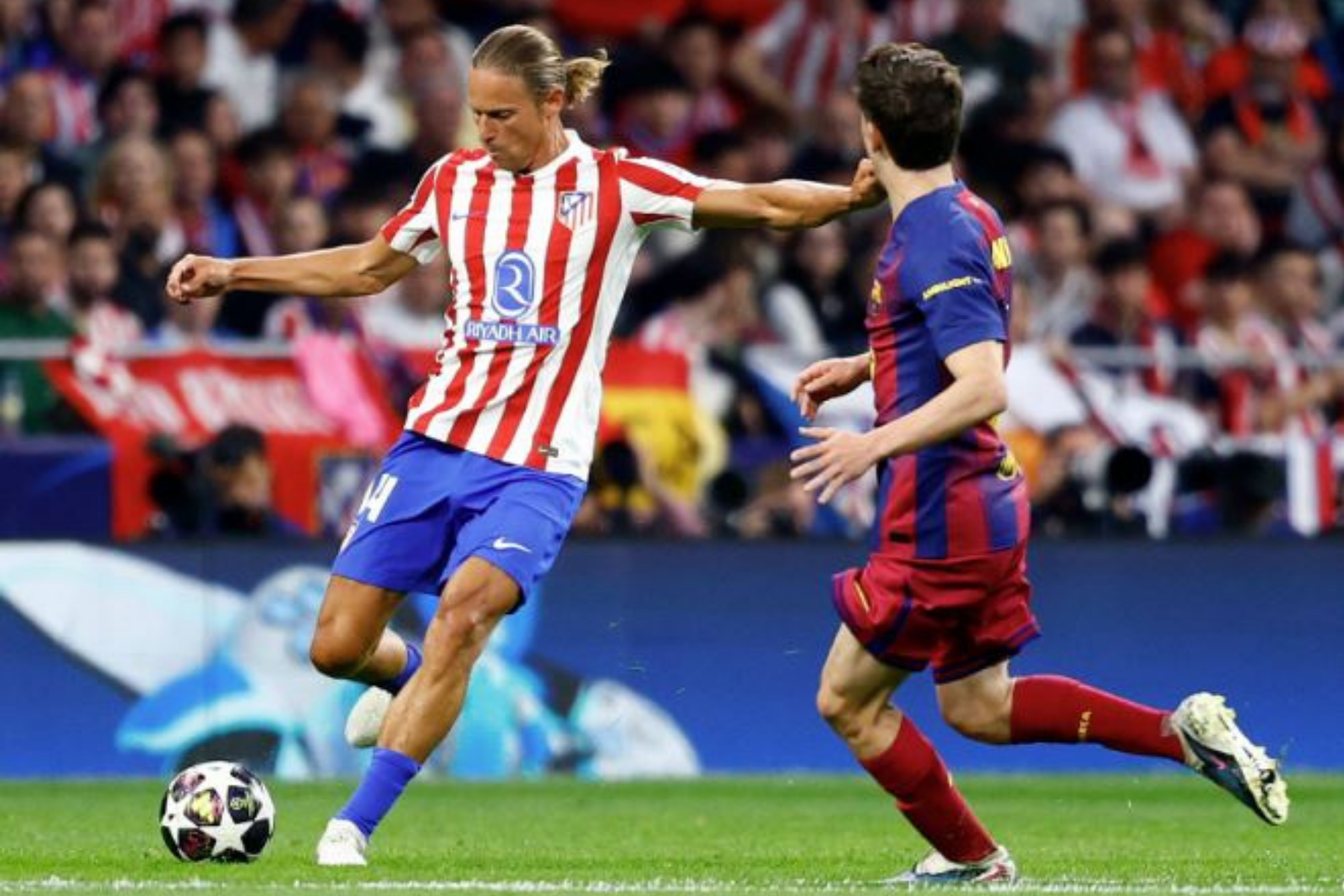 Barcelona vence, mas Atlético de Madrid segura vantagem e avança à semi da Champions