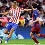 Barcelona vence, mas Atlético de Madrid segura vantagem e avança à semi da Champions