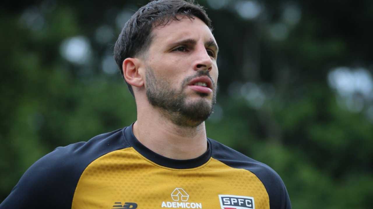 Renovação com São Paulo trava, e Calleri pode assinar pré-contrato