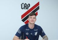 Athletico-PR anuncia renovação de contrato com jovem europeu; veja detalhes