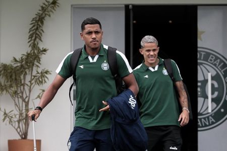 Pedro Rocha e Wallisson antes da delegação do Coritiba viajar ao Rio de Janeiro para duelo com o Botafogo